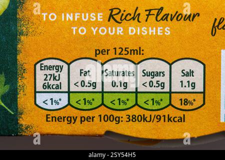 Nährwertangaben, Ampelkennzeichnungssystem für Knorr Hühnerbrühe mit niedrigem Fett- und Zuckergehalt Stockfoto