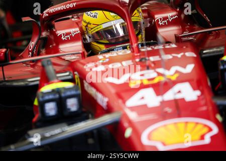 HAMILTON Lewis (gbr), Scuderia Ferrari SF-25, Porträt während der Formel 1 Aramco-Vorsaisontests 2025 der FIA Formel-1-Weltmeisterschaft 2025 vom 26. Bis 28. Februar 2025 auf dem Bahrain International Circuit in Sakhir, Bahrain Stockfoto