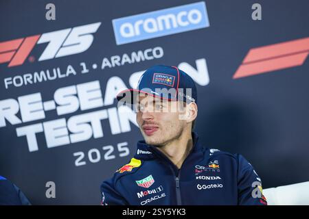 BAHRAIN, BAHRAIN - 27. FEBRUAR: Max Verstappen aus den Niederlanden und Oracle Red Bull Racing nehmen am 27. Februar 2025 in Bahrain, Bahrain, an der Pressekonferenz Teil. (Foto: Qian Jun/Alamy Live News) Stockfoto