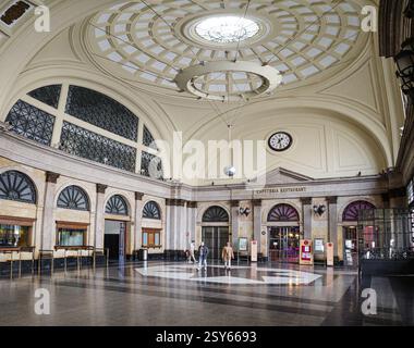 Barcelona, Spanien - 16. Februar 2025: Eingangshalle am Bahnhof Estacion de Francia, Barcelona Stockfoto
