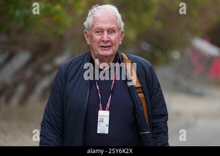Sakhir, Bahrain. Februar 2025. Helmut Marko, während des Formel-1-Tests auf dem Bahrain International Circuit. Quelle: Alessio Morgese/Emage/Alamy Live News Stockfoto