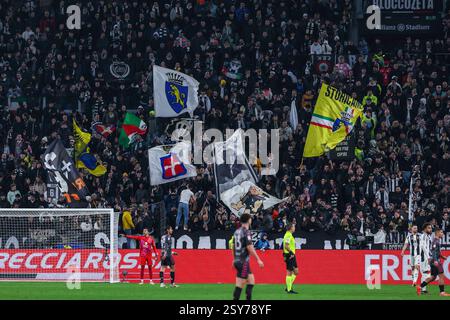 Turin, Italien. Februar 2025. Fans des Juventus FC, die beim Coppa Italia 2024/25 im Viertelfinale zwischen Juventus FC und Empoli FC im Allianz Stadium zu sehen waren Credit: dpa/Alamy Live News Stockfoto
