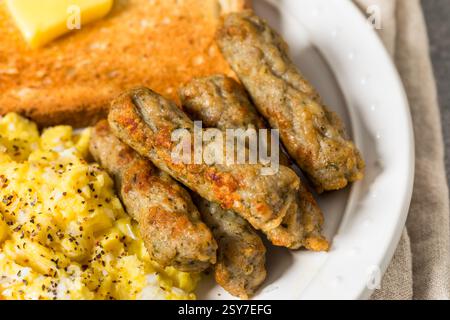 Amerikanisches Bio-Putenfrühstück mit Eiern und Toast Stockfoto