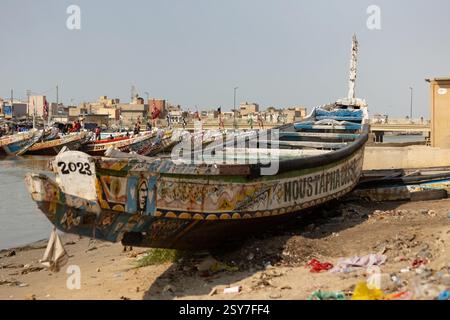 Fischerboote auf dem Meer auf der Insel St. Louis Senegal Stockfoto