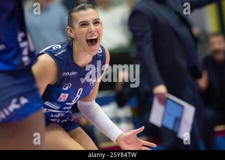 Mailand, Italien. Februar 2025. Jubel von Alessia Orro (Numia VeroVolley Milano) während des Spiels der Volley Italian Championship Serie A Frauen 2024/25 zwischen Numia VeroVolley Milano und Savino Del Bene Scandicci in der Opiquad Arena, Monza, Italien am 26. Februar 2025 während des Spiels Numia Vero Volley Milano gegen Savino Del Bene Scandicci, Volleyball Italian Serie A1 Women Match in Mailand, Italien, 26. Februar 2025 Credit: Unabhängige Fotoagentur/Alamy Live News Stockfoto