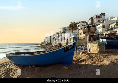 Taghazout ist ein kleines Fischerdorf der Berber nördlich der Stadt Agadir im Südwesten Marokkos. Stockfoto