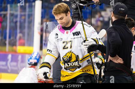 Kloten, Schweiz, 24. Januar 2025: #27 Reto Schmutz, Stürmer HC Ajoie. (Foto: Jonas Philippe/dieBildmanufaktur) Stockfoto