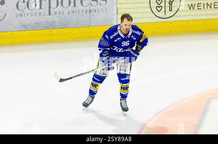 Kloten, Schweiz, 24. Januar 2025: #96 Jayce Hawryluk, Stürmer EHC Kloten. (Foto: Andreas Haas/dieBildmanufaktur) Stockfoto