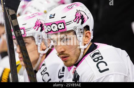 Kloten, Schweiz, 24. Januar 2025: #64 Joel Scheidegger, Verteidiger HC Ajoie. (Foto: Jonas Philippe/dieBildmanufaktur) Stockfoto