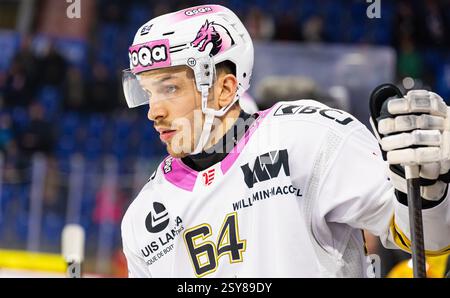 Kloten, Schweiz, 24. Januar 2025: #64 Joel Scheidegger, Verteidiger HC Ajoie. (Foto: Jonas Philippe/dieBildmanufaktur) Stockfoto
