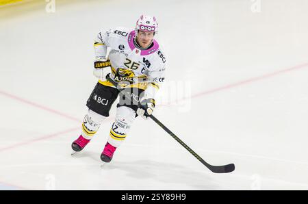Kloten, Schweiz, 24. Januar 2025: #26 Kevin Fey, Verteidiger HC Ajoie. (Foto: Andreas Haas/dieBildmanufaktur) Stockfoto