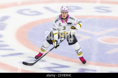 Kloten, Schweiz, 24. Januar 2025: #3 Honka Anttoni, Verteidiger HC Ajoie. (Foto: Andreas Haas/dieBildmanufaktur) Stockfoto