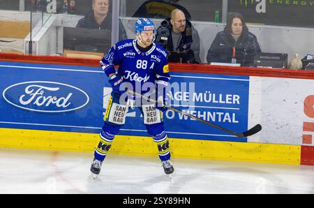 Kloten, Schweiz, 24. Januar 2025: #88 Dario Meyer, Stürmer EHC Kloten. (Foto: Andreas Haas/dieBildmanufaktur) Stockfoto