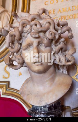 Rom, Italien - 20. August 2023: Kapitolinisches Museum, Medusa-Büste von Gian Lorenzo Bernini, 1648 - Marmor Stockfoto