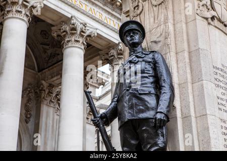 London, UK - 23. März 2023: Das London Trupps war Memorial, das sich außerhalb der Royal Exchange in der City of London befindet. Stockfoto
