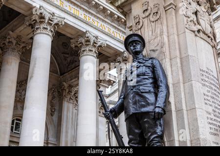 London, UK - 23. März 2023: Das London Trupps war Memorial, das sich außerhalb der Royal Exchange in der City of London befindet. Stockfoto