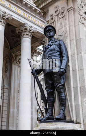 London, UK - 23. März 2023: Das London Trupps war Memorial, das sich außerhalb der Royal Exchange in der City of London befindet. Stockfoto