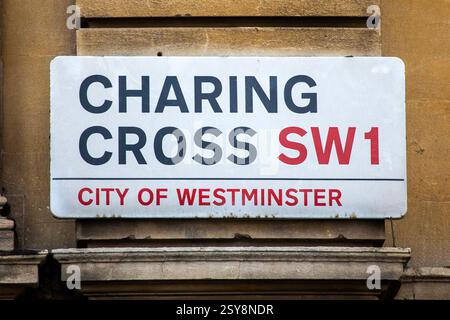 London, UK - 23. März 2023: Straßenschild in Whitehall in der City of Westminster, London, UK. Stockfoto