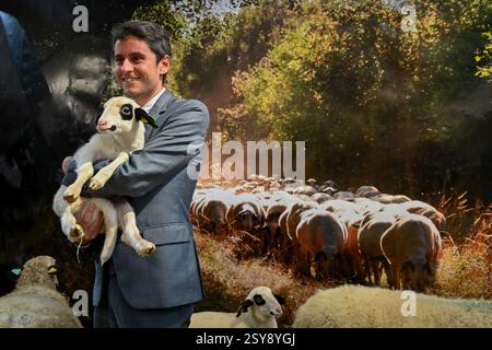 Paris, Frankreich. Februar 2025. Ehemaliger Premierminister Gabriel Attal auf dem Salon de l'Agriculture 2025, Porte de Versailles, Paris, 27. Februar 2025. - 27/02/2025 - Frankreich/Ile-de-France (Region)/Paris - julien mattia/Agence Credit: LE PICTORIUM/Alamy Live News Stockfoto