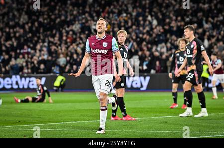 London Stadium, London, Großbritannien. Februar 2025. Premier League Football, West Ham United gegen Leicester City; Tomas Soucek aus West Ham feiert nach einem Treffer in der 21. Minute für 1-0 Credit: Action Plus Sports/Alamy Live News Stockfoto