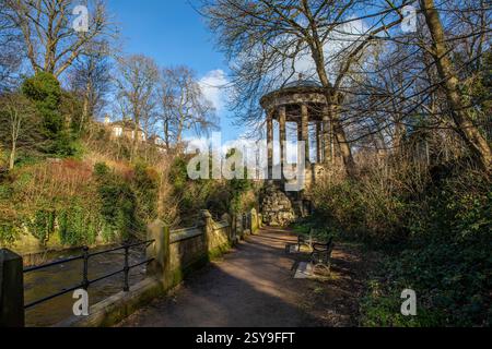 Die Architektur der St. Bernhardiner am Wasser von Leith in Edinburgh, erbaut im Stil eines runden griechischen Tempels. Stockfoto