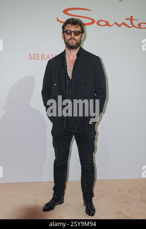 Mailand, Italien. Februar 2025. Mailand, Mailand Damen Fashion Week: Herbst/Winter 2025/26 - Damenmode, Herbst/Winter 2025/26 - Abendessen zum 50. Jahrestag von Santoni - Gäste auf dem Foto: Alex Pettyfer Credit: Independent Photo Agency/Alamy Live News Stockfoto