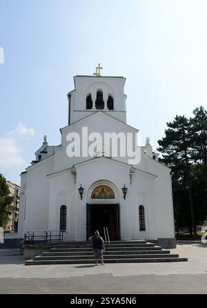 Eine kleine Kirche im Tempel des Heiligen Sava Komplexes in Belgrad, Serbien. Stockfoto