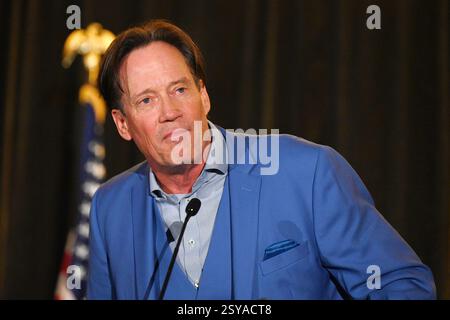 Overland Park, KS, USA. Februar 2025. Schauspieler Kevin Sorbo spricht über seine Karriere in Fernsehsendungen und Filmen während des Kansas GOP Dinners Celebrating Americas Golden Age in Overland Park, Kansas am 27. Februar 2025. Quelle: Mark Reinstein/Media Punch/Alamy Live News Stockfoto