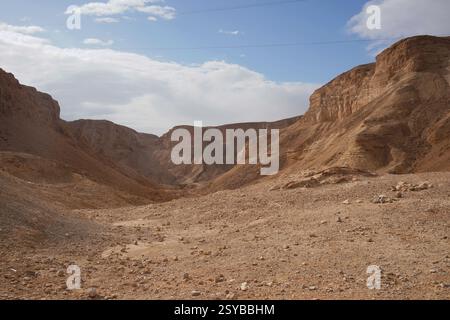Israel Panoramablick von der Masada-Festung im Nationalpark in der Wüste Negev Judaean in der Nähe des Toten Meeres. Stockfoto