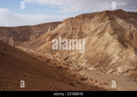 Israel Panoramablick von der Masada-Festung im Nationalpark in der Wüste Negev Judaean in der Nähe des Toten Meeres. Stockfoto