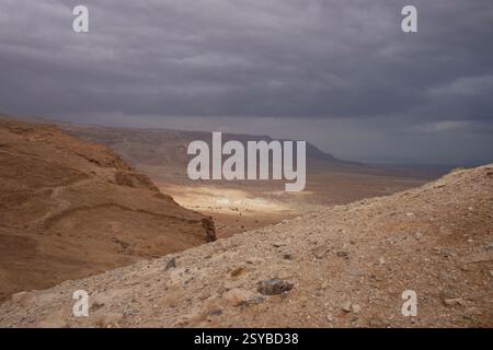 Israel Panoramablick von der Masada-Festung im Nationalpark in der Wüste Negev Judaean in der Nähe des Toten Meeres. Stockfoto