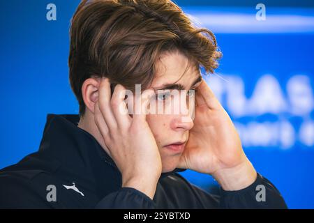 Sakhir, Bahrain. Februar 2025. Luke Browning (GBR) Atlassian Williams Racing Academy Fahrer. 28.02.2025. Formel-1-Test, Sakhir, Bahrain, Tag Drei. Das Foto sollte lauten: XPB/Alamy Live News. Stockfoto