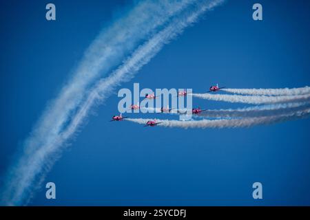 GB - DEVON: RAF Rote Pfeile werden auf der englischen Riviera Airshow angezeigt Stockfoto