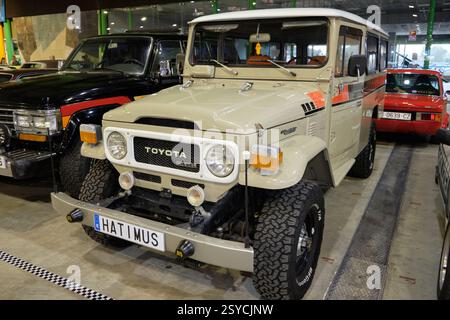 Málaga, Spanien – 25. Januar 2025: Toyota Land Cruiser 40er Serie auf der klassischen Motorshow Retro Málaga. Stockfoto