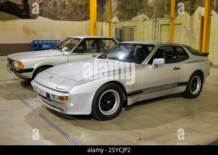 Málaga, Spanien - 25. Januar 2025: Porsche 944 auf der klassischen Motorshow Retro Málaga. Stockfoto