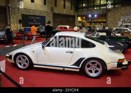 Málaga, Spanien - 25. Januar 2025: A1981 Porsche 930 Flatnose Ruf BTR auf der klassischen Automobilausstellung Retro Málaga. Stockfoto