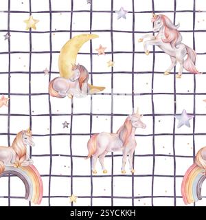 Nahtloses Aquarellmuster mit Einhorn und mehrfarbigen Sternen auf isoliertem kariertem Hintergrund. Handgezeichnete Illustrationen des Hintergrunds für Baby Stockfoto