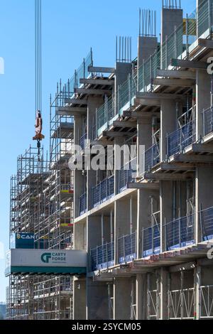 Bauarbeiten am Paramount Place am Gipfel der Mount Pleasant Road in Royal Tunbridge Wells. Früher war das abgebrochene ABC Cinema. Stockfoto