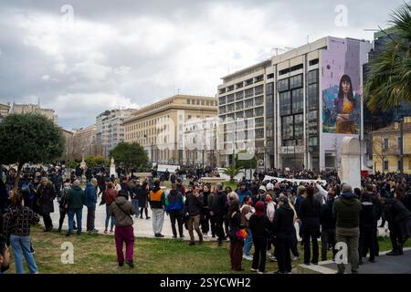 Demonstranten nehmen an einer großen Kundgebung zum zweiten Jahrestag des tödlichen Zugunglücks Teil, bei dem 57 Menschen ums Leben kamen. Stockfoto