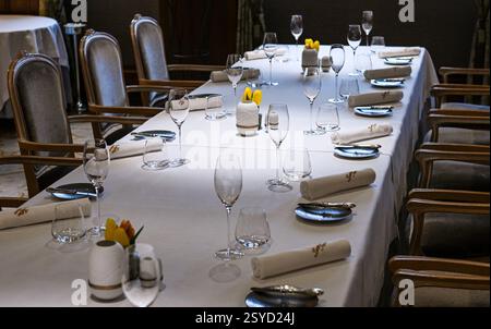 Berlin, Deutschland. Februar 2025. Das mit einem Michelin-Stern ausgezeichnete Restaurant Lorenz Adlon Esszimmer im Hotel Adlon Kempinski. Quelle: Jens Kalaene/dpa/Alamy Live News Stockfoto
