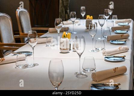 Berlin, Deutschland. Februar 2025. Das mit einem Michelin-Stern ausgezeichnete Restaurant Lorenz Adlon Esszimmer im Hotel Adlon Kempinski. Quelle: Jens Kalaene/dpa/Alamy Live News Stockfoto