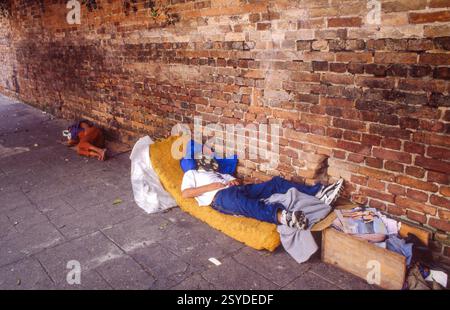 Brasilien, Sao Paulo, Obdachlose, die auf der Straße schlafen. Stockfoto