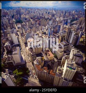 Brasilien, Sao Paulo. Blick auf das Stadtzentrum mit seinen Wolkenkratzern. Stockfoto