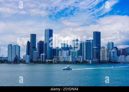 Luftbild Miami Brickell mit Yachten in der Bucht Stockfoto