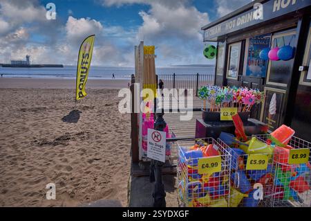 Farbfotos vom Scarborough South Bay Sea Front Beach Shop Stockfoto