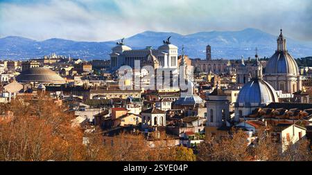 Das große antike Rom, die Hauptstadt Italiens. Panorama-Skyline des Stadtzentrums (Innenstadt). Italienischer Tourismus Stockfoto