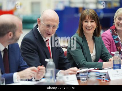 Verteidigungsminister John Healey und Finanzkanzlerin Rachel Reeves veranstalteten einen Rundtisch mit dem Verteidigungssektor bei der RAF Waddington in Lincolnshire. Bilddatum: Freitag, 28. Februar 2025. Stockfoto