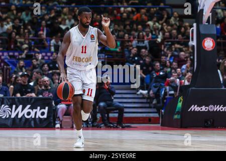 Mailand, Italien. Februar 2025. Alpha Diallo #11 von AS Monaco in Aktion während der EuroLeague 2024/25 in der regulären Saison Runde 27 zwischen EA7 Emporio Armani Mailand und AS Monaco im Unipol Forum. Endergebnis EA7 Emporio Armani Mailand 86 | 80 AS Monaco Credit: dpa/Alamy Live News Stockfoto