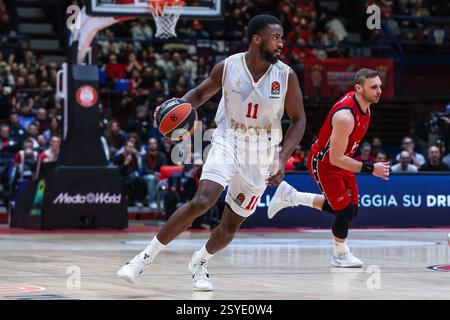 Mailand, Italien. Februar 2025. Alpha Diallo #11 von AS Monaco in Aktion während der EuroLeague 2024/25 in der regulären Saison Runde 27 zwischen EA7 Emporio Armani Mailand und AS Monaco im Unipol Forum. Endergebnis EA7 Emporio Armani Mailand 86 | 80 AS Monaco Credit: dpa/Alamy Live News Stockfoto
