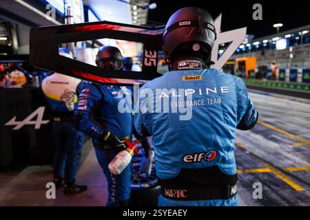 Alpine Endurance Team, Mechaniker, Mecanicien während des 1812 KM LANGEN Katars, 1. Runde der FIA Langstrecken-Weltmeisterschaft 2025, vom 25. Bis 28. Februar 2025 auf dem Losail International Circuit in Lusail, Katar Stockfoto